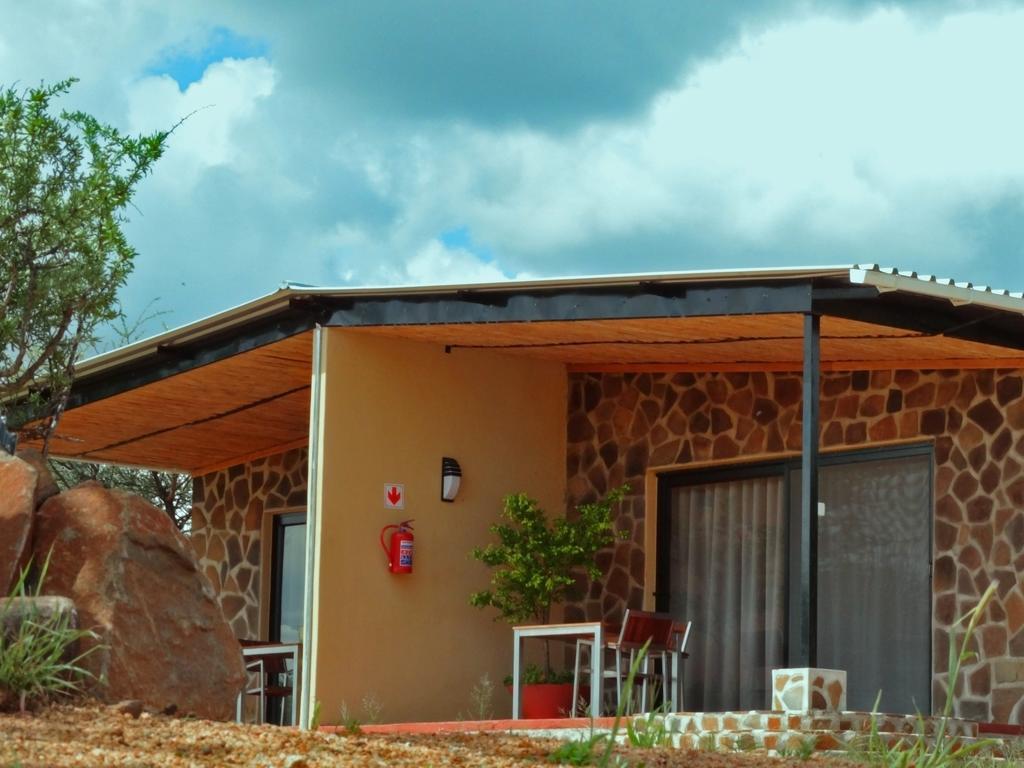 Ovita Wildlife Restcamp Okazize Zimmer foto